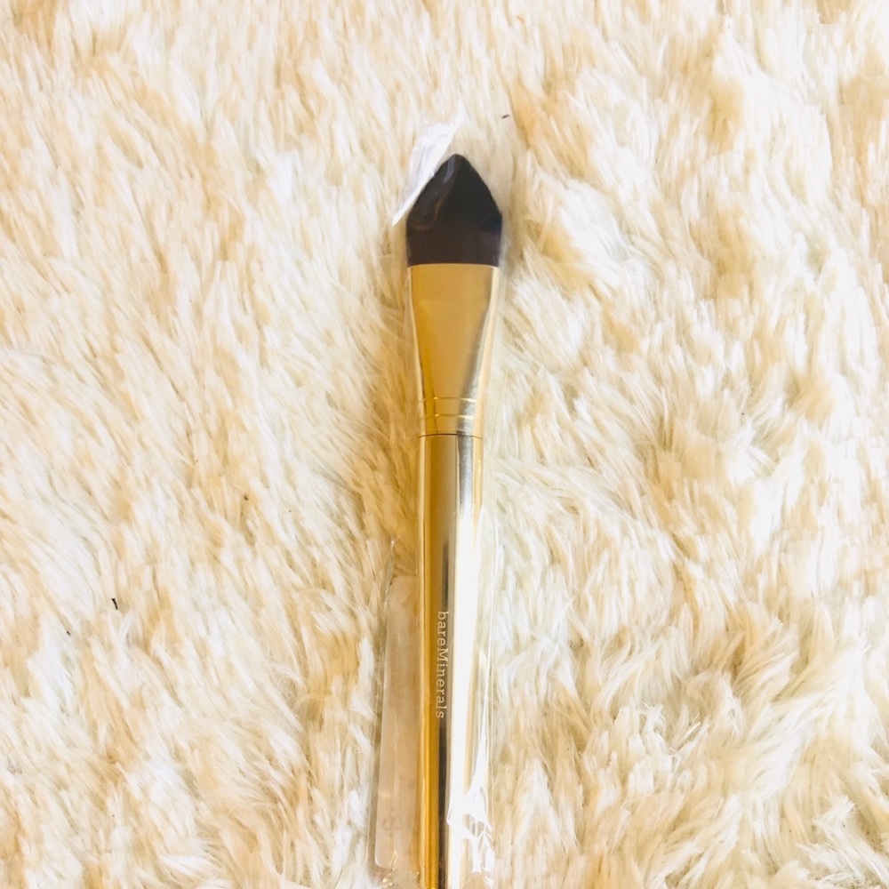 Bare minerals foundation brush👈🏾✨